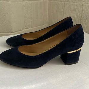 Women’s classic suede  pumps, size 8, navy, brand Talbots